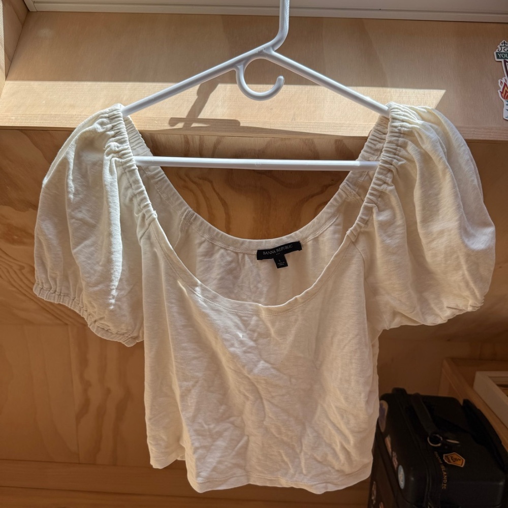 Banana Republic Women's Off Shoulder Off White Top Size Large EUC